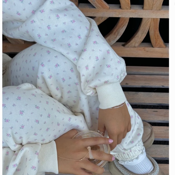 Happy Camp3r Vintage Flower Hoodie - Picture 7 of 16